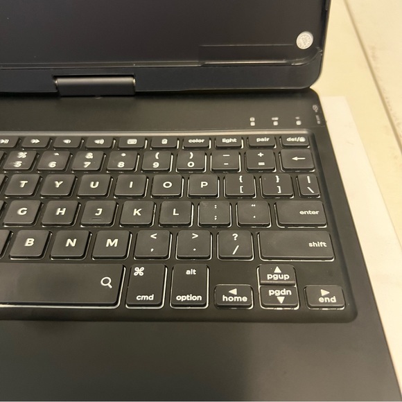 Typecase iPad 11 Pro Case with Keyboard: (11-inch, 2022) - 360° - Picture 7 of 13